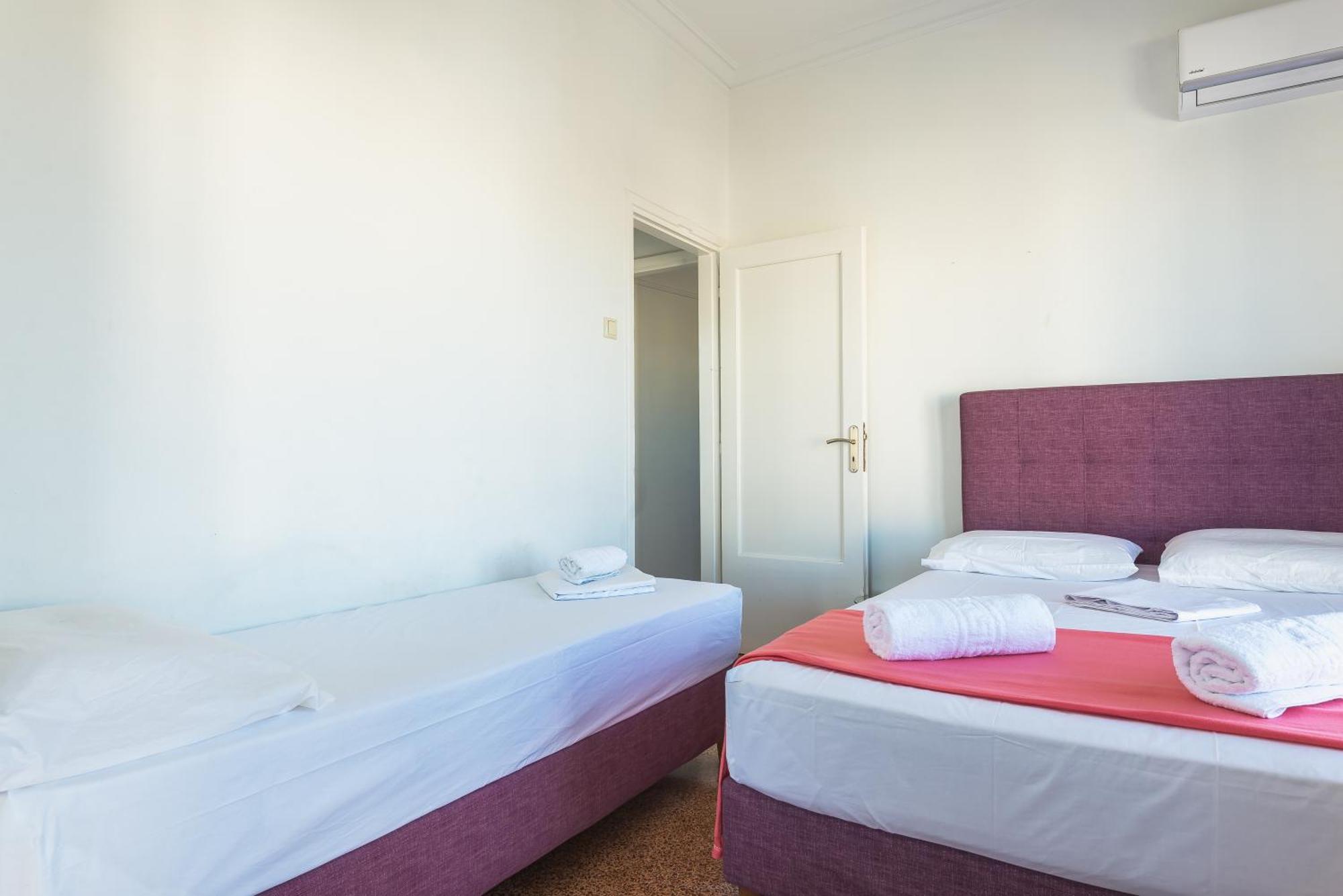 Super Paradise Apartments Atene Esterno foto