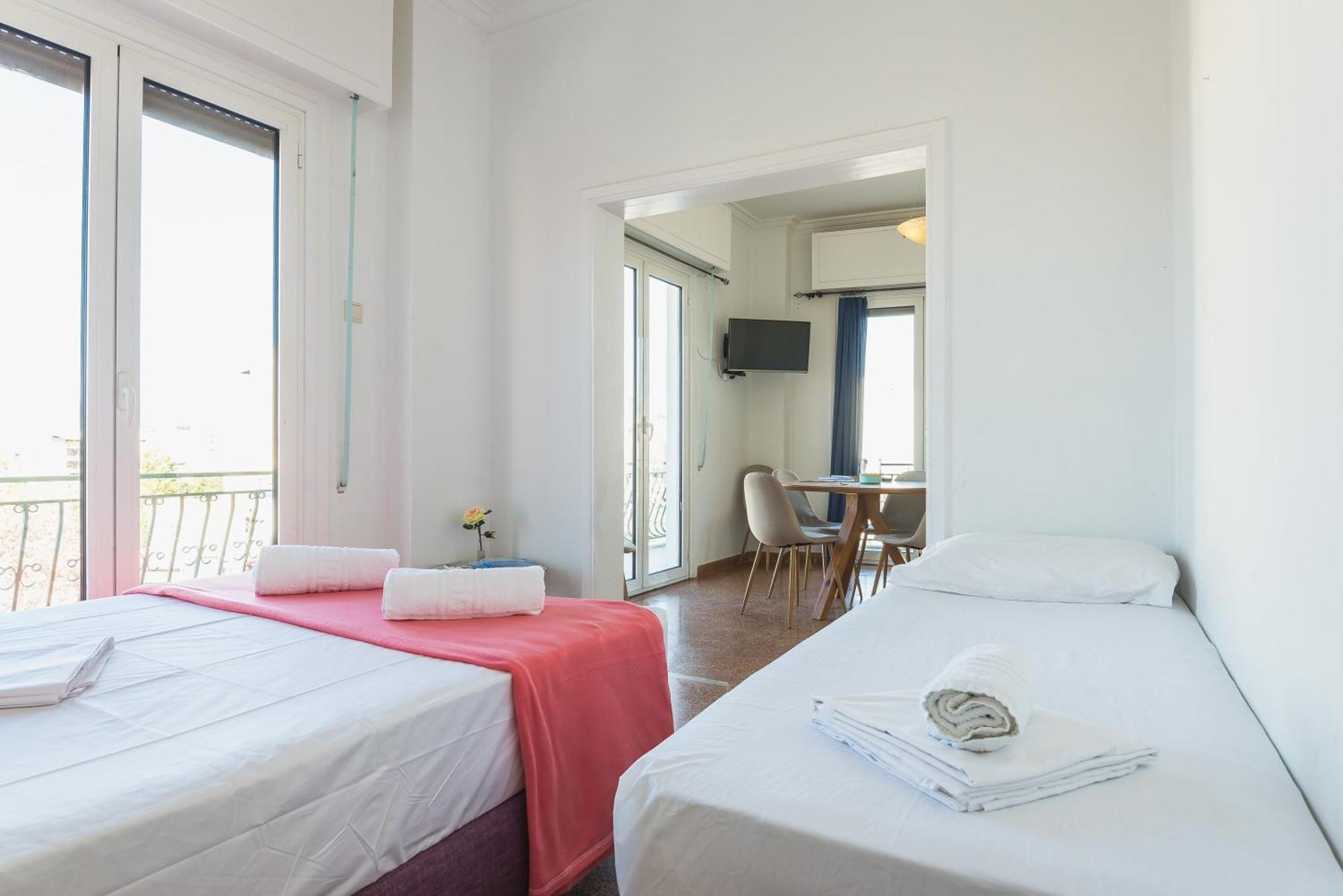 Super Paradise Apartments Atene Esterno foto