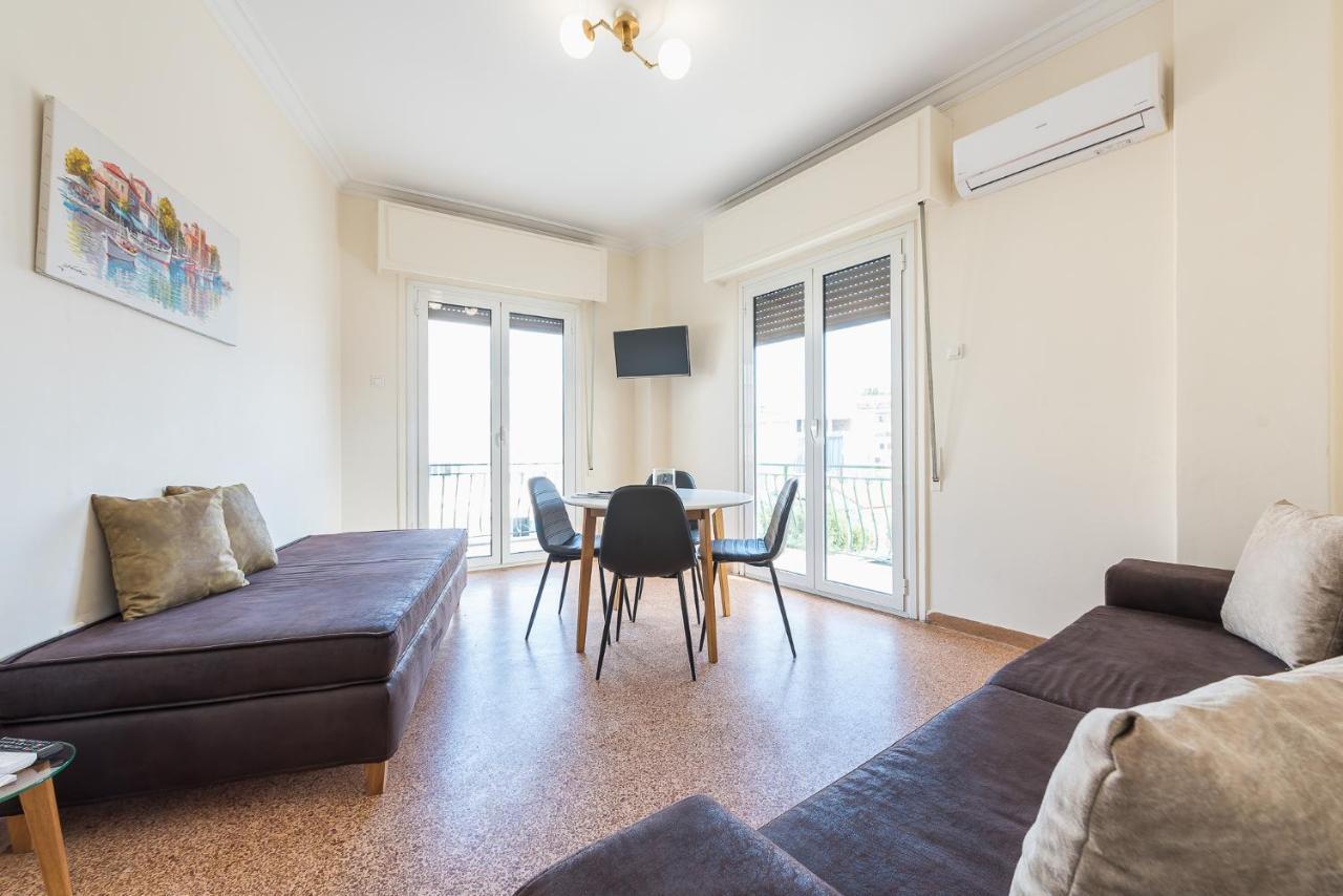Super Paradise Apartments Atene Esterno foto