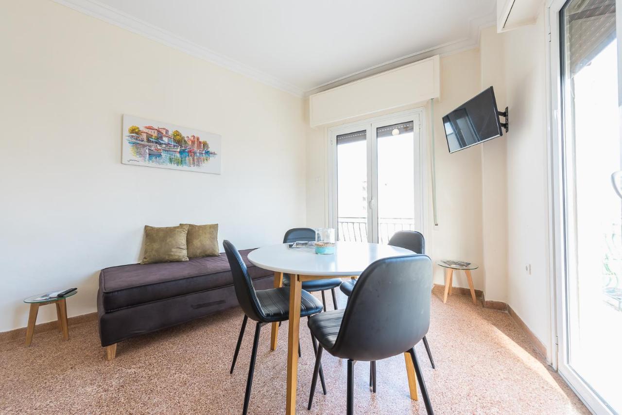 Super Paradise Apartments Atene Esterno foto
