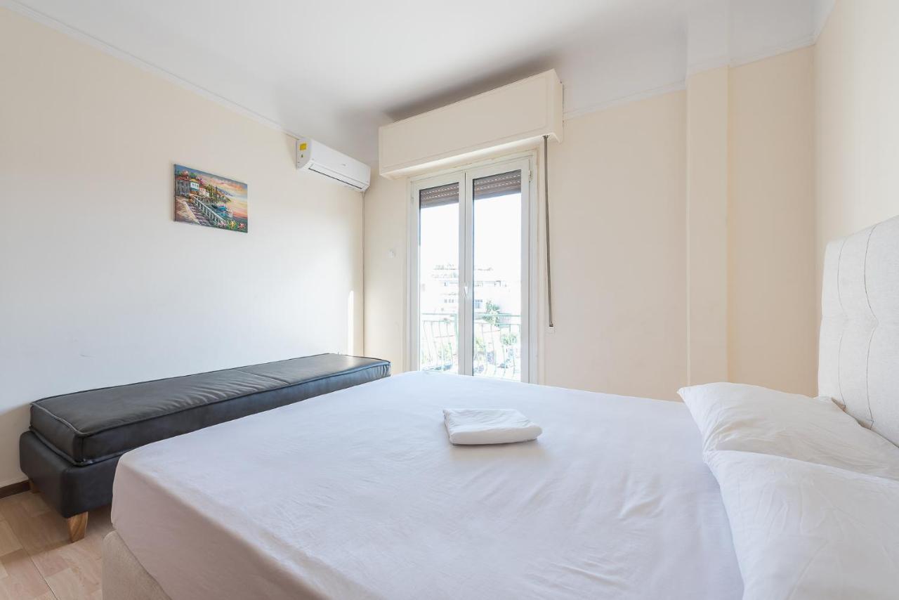 Super Paradise Apartments Atene Esterno foto